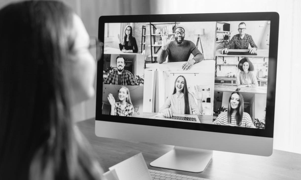 Команда работает над общей задачей